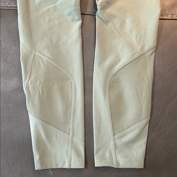 Lululemon Cargo Super-High-Rise Hiking Leggings 25”, size 6 - Picture 10 of 10